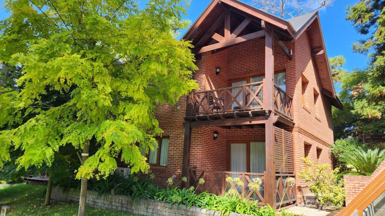 Refugio Del Bosque Villa Carilo Exterior photo